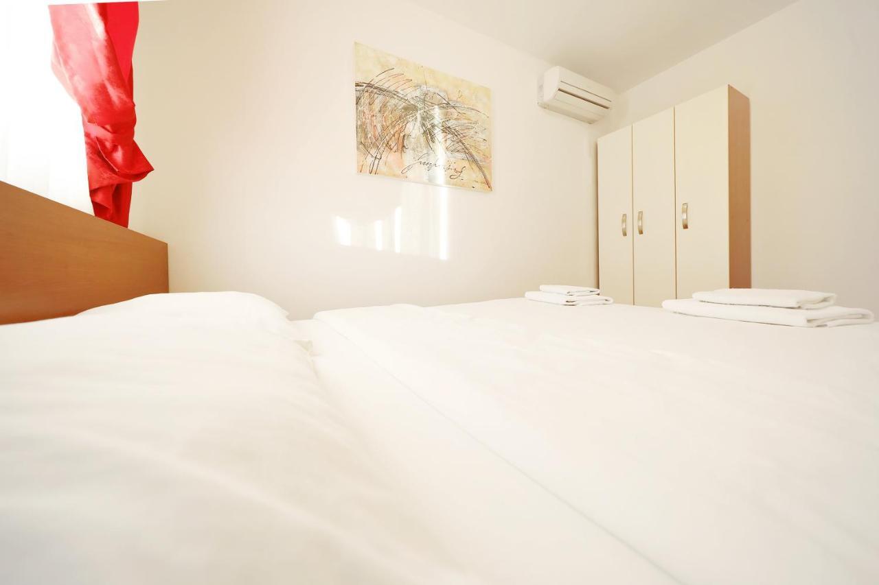 Apartmani "Jadran" Pag Town Eksteriør bilde