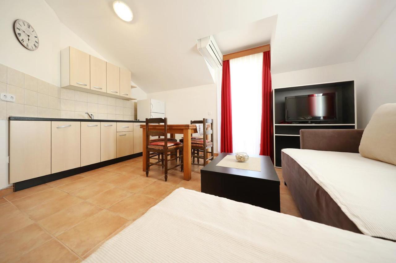 Apartmani "Jadran" Pag Town Eksteriør bilde